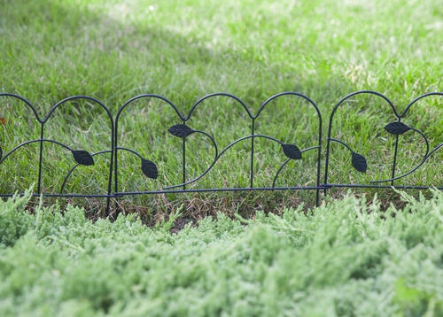 Enchanted Garden™ 11"H X 15"W Leaf Steel Black Garden Border Fence 4 Enchanted Garden™ 11"H X 15"W Leaf Steel Black Garden Border Fence - Image 2